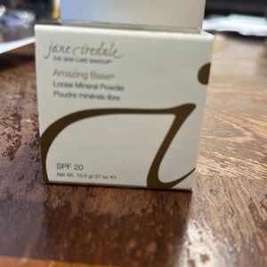 Jane iredale loose mineral powder.